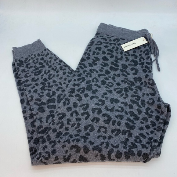 Heartloom Iris Joggers in Carcoal - Picture 6 of 7